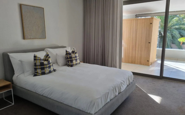 Amara Lincoln - 100m From Camps Bay Beach