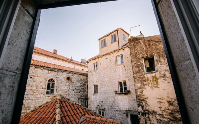Illyria Old Town Apartment by DuHomes