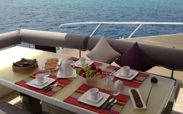 Yacht Mind Charter