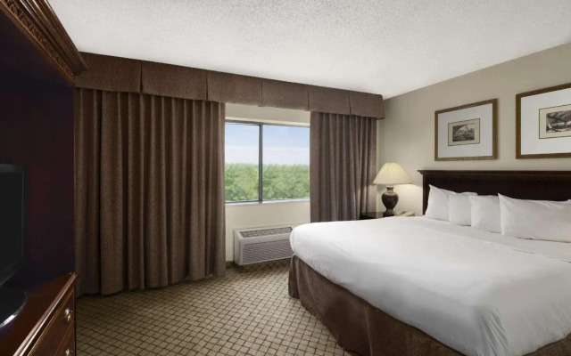 Days Inn & Suites Omaha NE