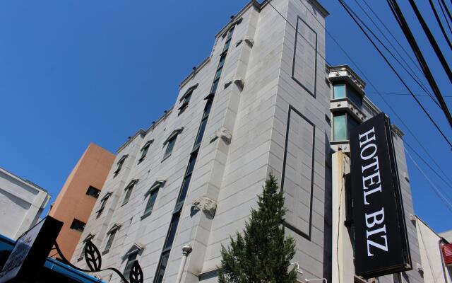 Hotel Biz Jongno вид на фасад