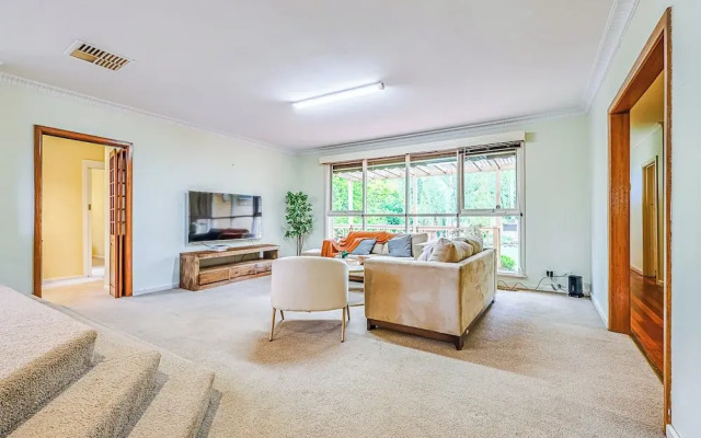 StayAU Comfy Two-Story with Pool Table