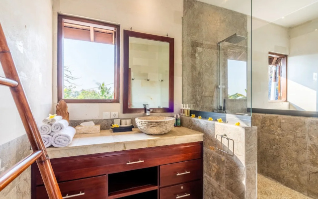 Pristine Villa Yuyu Balian