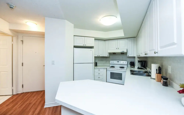 Canadian Madmac Furnished Apartment - Square One Ovation