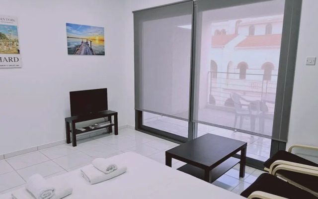 109 LIM 2 - Stay Cypress Studio