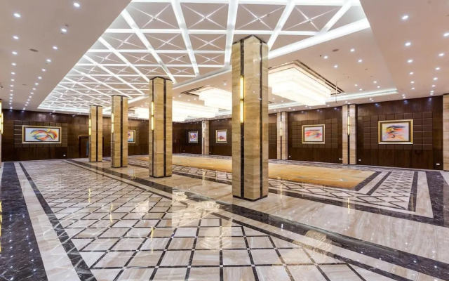Hotel Saffron Crest