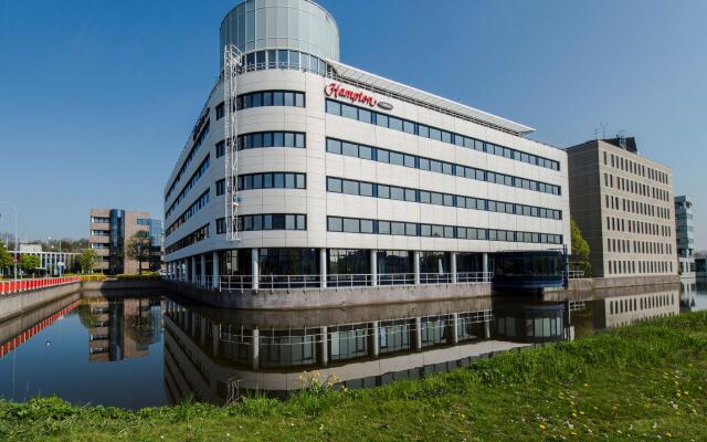Отель Hampton by Hilton Amsterdam Airport Schiphol вид на фасад
