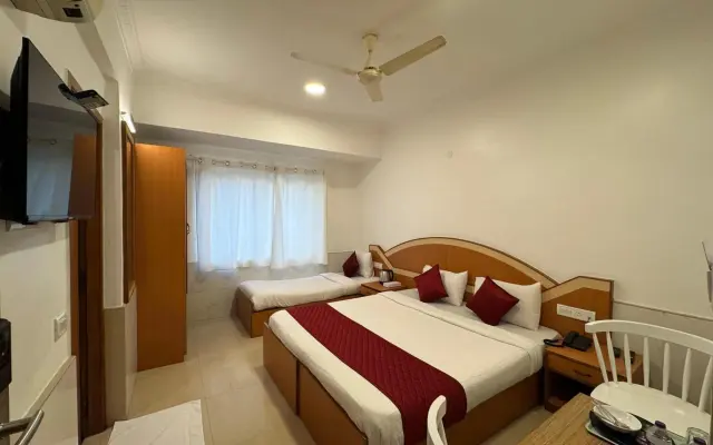 OYO 9633 Hotel Srinidhi Residency