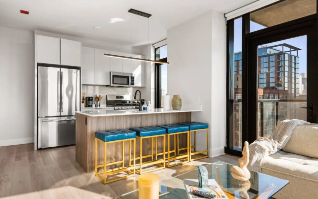 Prime Location 2BR Balcony Restful Night