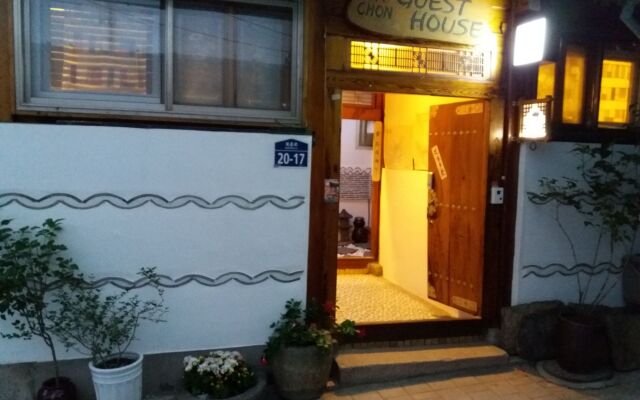 Отель Bukchon Guesthouse Южная Корея, Сеул - отзывы, цены и фото номеров - забронировать отель Bukchon Guesthouse онлайн вид на фасад