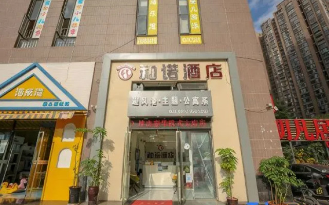 Typhoon Shelter Theme Apartment Hotel