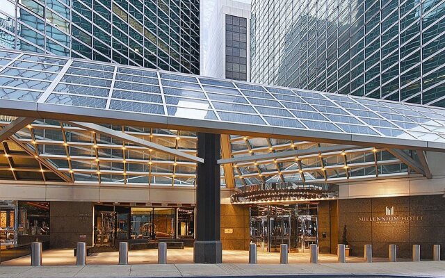 Отель Millennium Hilton New York One UN Plaza США, Нью-Йорк - 1 отзыв об отеле, цены и фото номеров - забронировать отель Millennium Hilton New York One UN Plaza онлайн вид на фасад