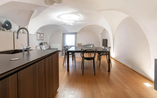 Santo Stefano Elegant Apartment by Wonderful Italy