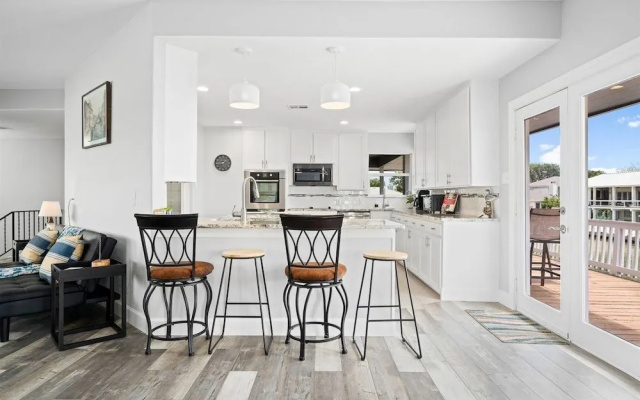 Edgewater Escape by Miss Kitty’s