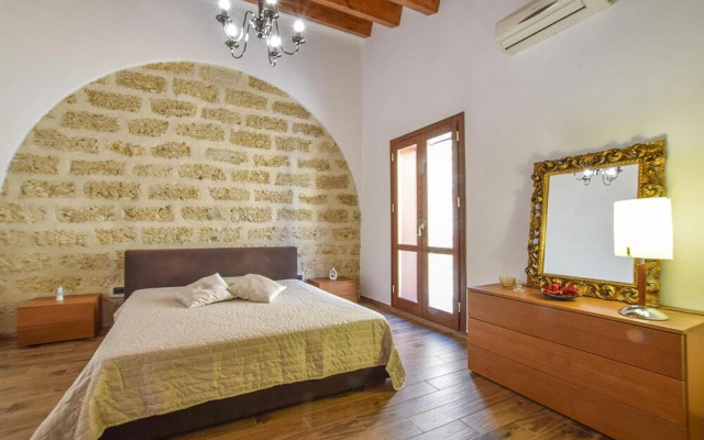 Stunning Home in Aspra With 3 Bedrooms and Wifi