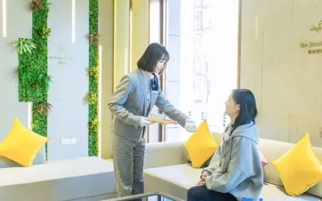 Lavande Hotel（Lingwu government store）
