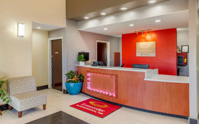 Econo Lodge West - Coors Blvd