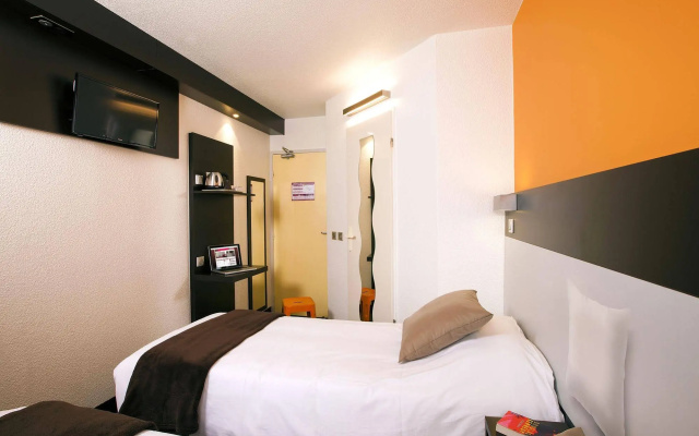 Hotel Cerise Lens