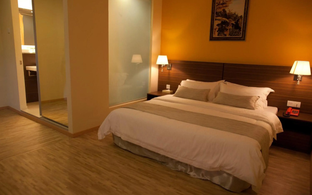 Pine Tree Hotel