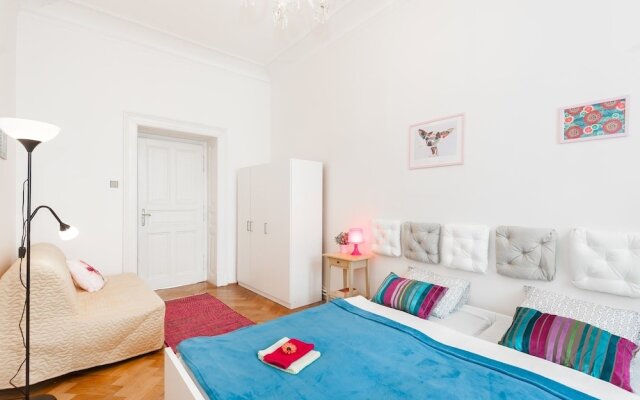 Апартаменты Na Smetance Apartments вид на фасад