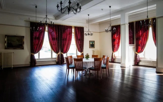 Carlton-Europe Vintage Adults Hotel