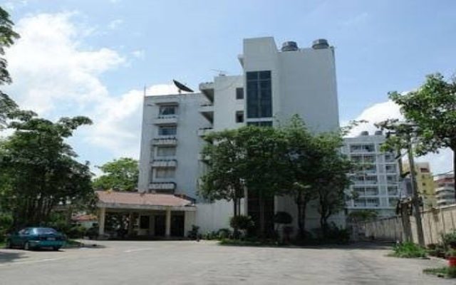 Eurasia Bangkok Hotel Бангкок парковка