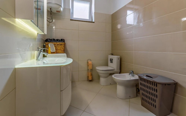 Beautiful Apartment in Liznjan With Wifi and 1 Bedrooms