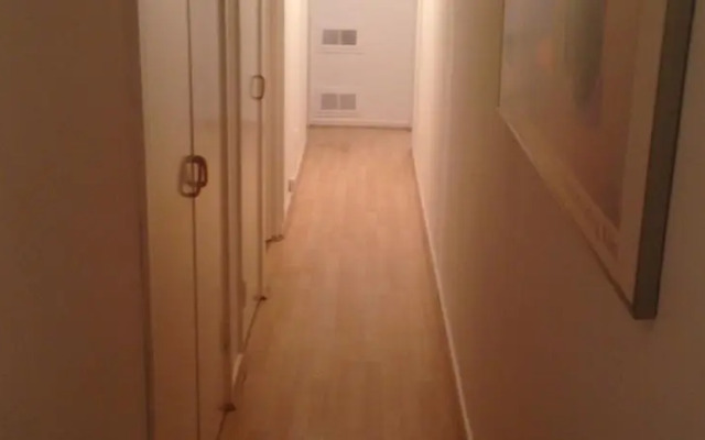 51 Holcroft Court