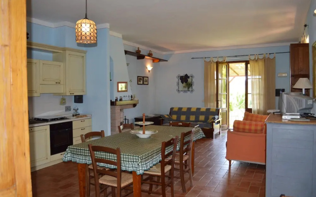 Large Apartment With Shared Swimming Pool in Crete Senesi