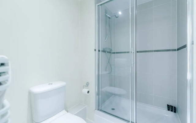 Roomspace Apartments-Courtyard Guildford
