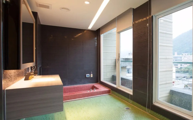 Yanold Fashion Spring House