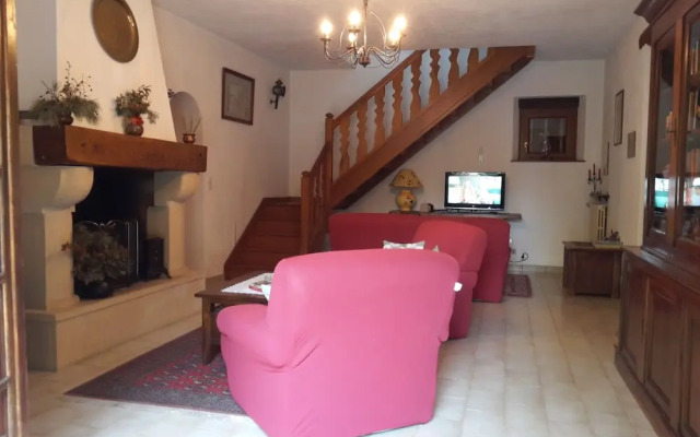 Snug Farmhouse in Provence-alpes-riviera With Swimming Pool