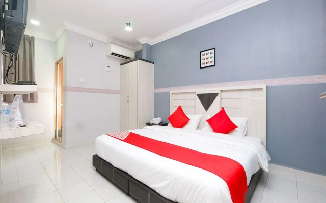 OYO 89587 IM Hotel