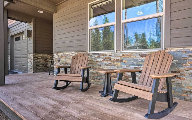 Northwest Sunriver Getaway w/ Community Amenities!