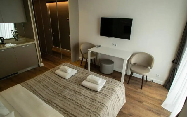 Leo Group Luxury Apartment 1828 Alliance Palace