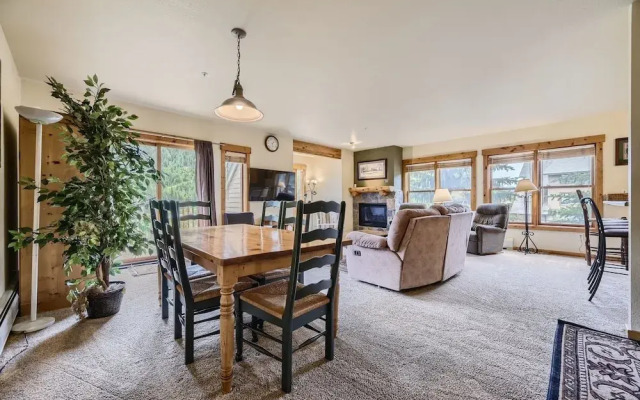 2652 Tenderfoot Lodge 3 Bedroom Condo by RedAwning