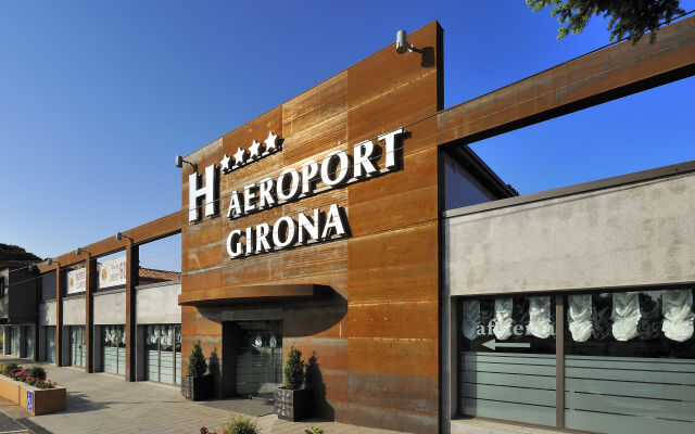 Salles Hotel Aeroport de Girona вид на фасад