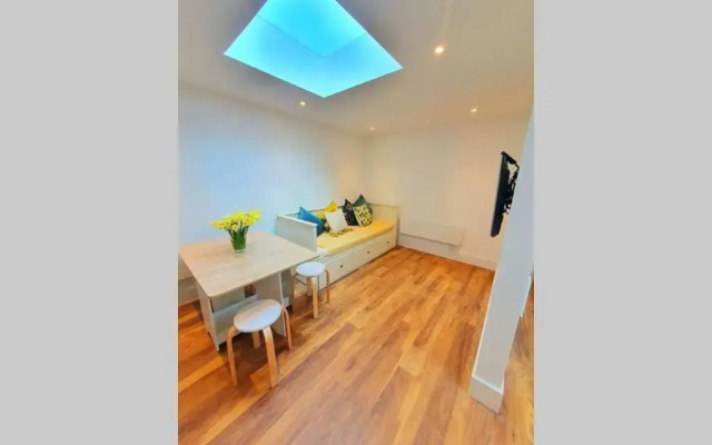 Cosy Detached Studio- Walking Distance To Cwoa!