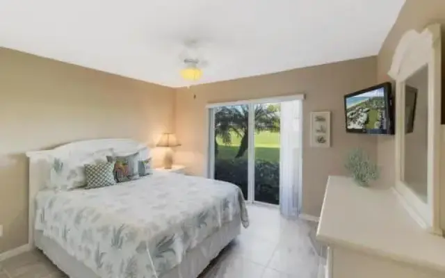 Ocean Village Capstan 813