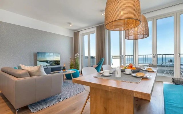 "FIRST" Sellin F645 Meerblick-Suite "View" im fünften OG