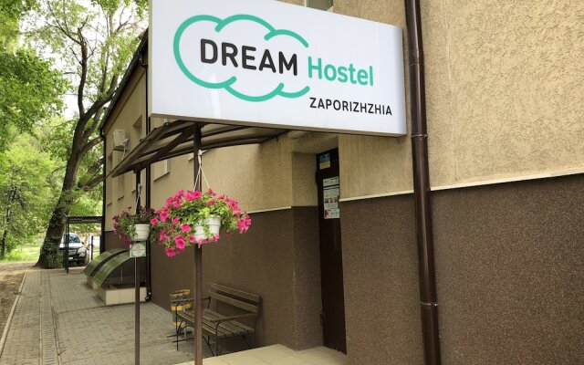 Гостиница Dream Hostel Zaporizhzhia Украина, Запорожье - отзывы, цены и фото номеров - забронировать гостиницу Dream Hostel Zaporizhzhia онлайн вид на фасад