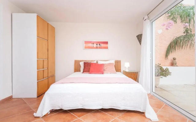 'Bloom' Peaceful Beachside Bungalow