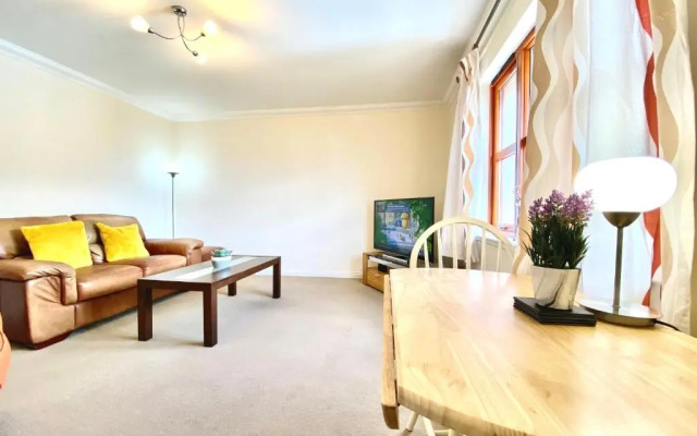 100 Thornhill Drive, Elgin (Adults Only)