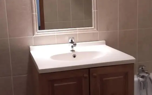 2 Rooms 4 People 2 Exposed East