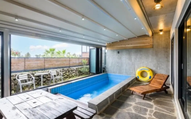 Seogwipo Who House Pool Villa