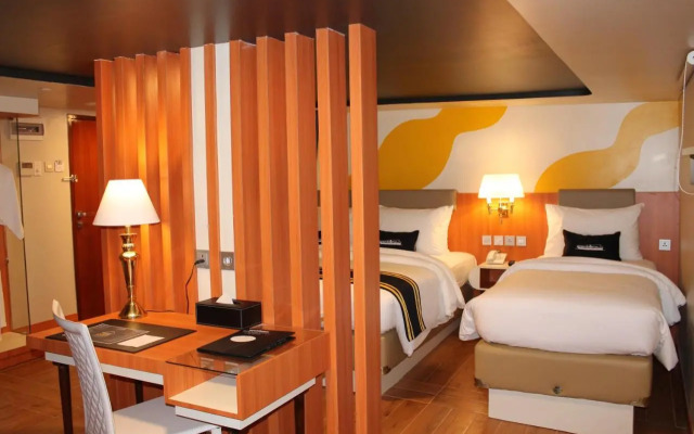 Doulos Phos The Ship Hotel