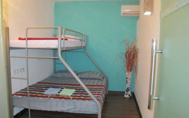 Gurney Budget Inn - Hostel