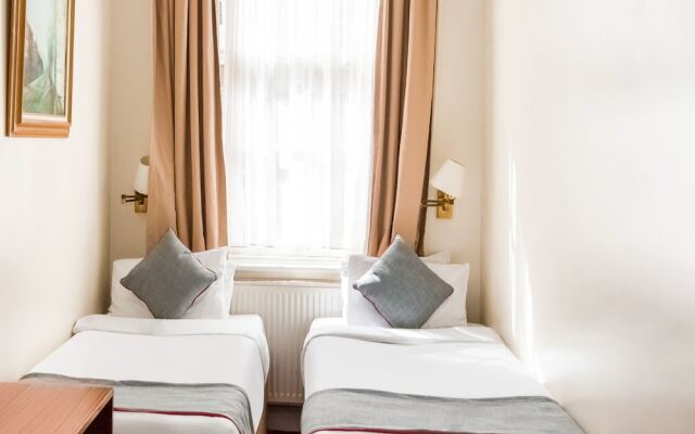 Отель St. George's Pimlico вид на фасад