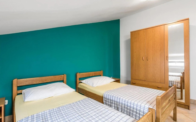 Stunning Apartment in Pag With Wifi and 2 Bedrooms