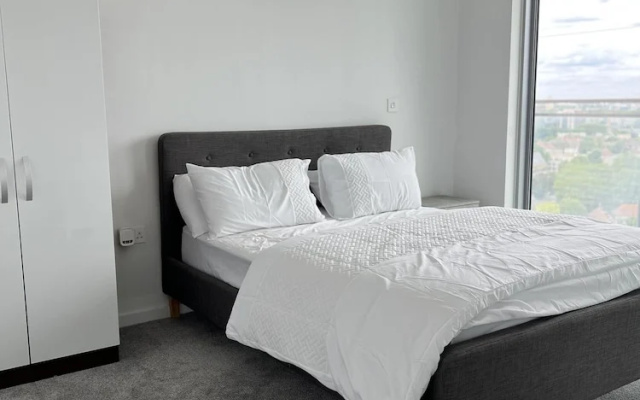 Delightfully Spacious Bright 2bedroom